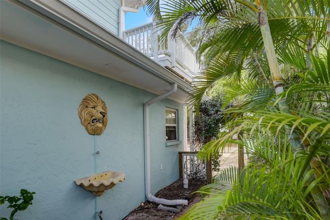 Nice side yard | Image 53