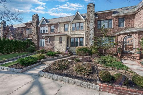 64-72 84th Pl, Middle Village, NY, 11379-2440 | Card Image