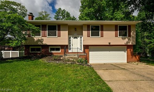 3428 Hiwood Ave, Stow, OH, 44224-4620 | Card Image