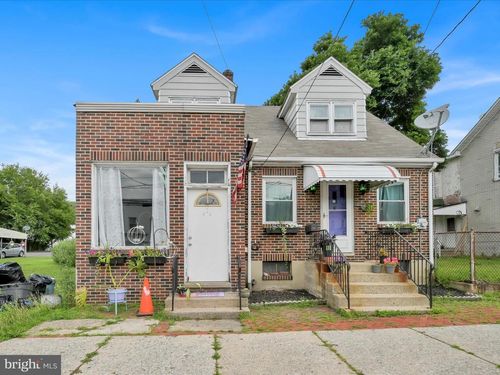 18 Pike St, PORT CARBON, PA, 17965-1820 | Card Image