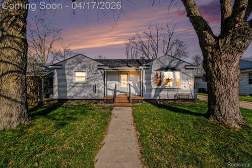 325 Viet St, Davison, MI, 48423-1621 | Card Image