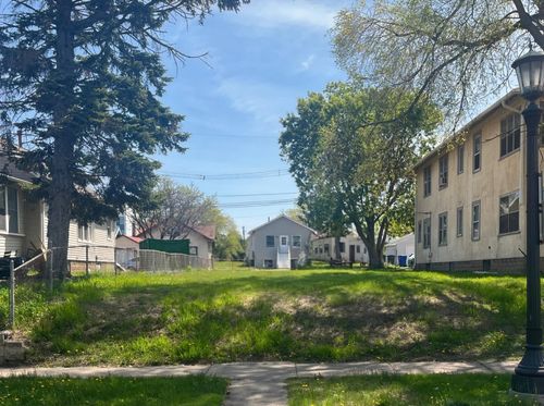 390 Fry St, Saint Paul, MN, 55104-3758 | Card Image