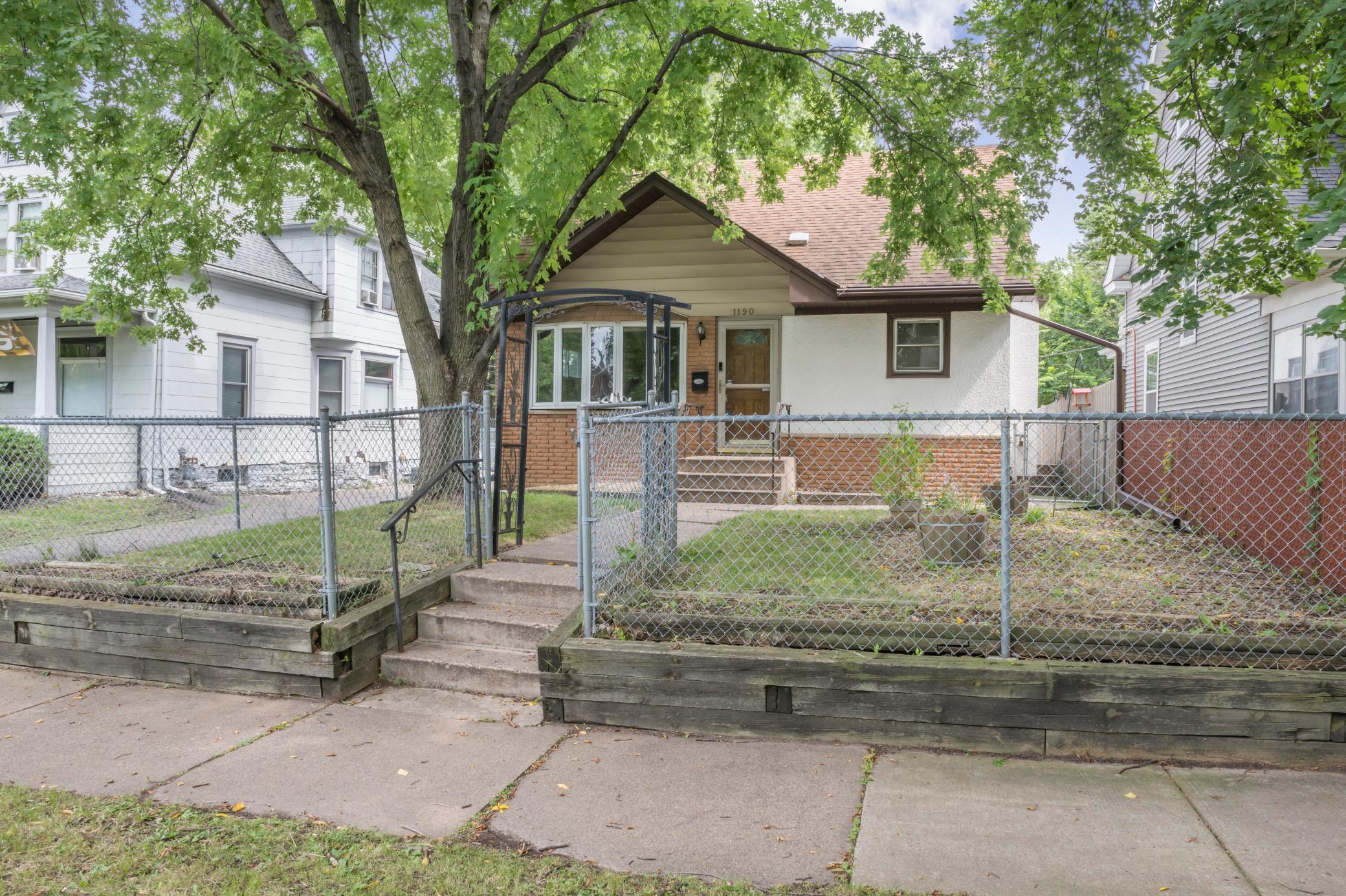Jessie St, Saint Paul, MN 55130