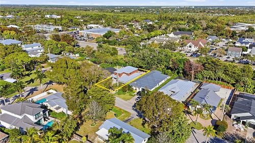 1070 13th St N, NAPLES, FL, 34102-5439 | Card Image