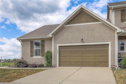 736 W Shawnee Ct, Gardner, KS, 66030-7851 | Card Image
