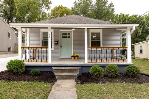 21 Cedar St, Liberty, MO, 64068-2411 | Card Image