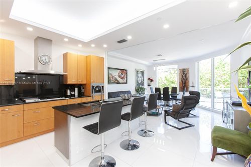 104-6000 Island Blvd, Aventura, FL, 33160-3761 | Card Image
