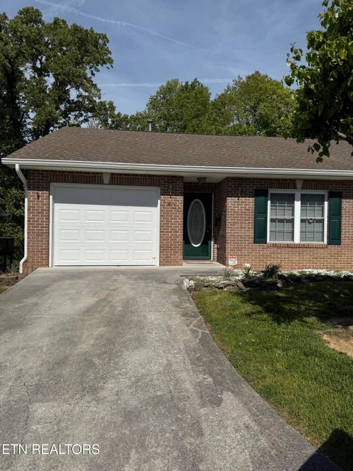 6430 Bakersfield Way, Knoxville, TN, 37918-5173 | Card Image