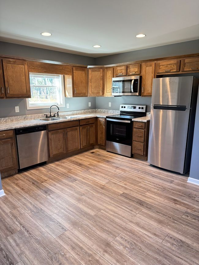 201 Sisk St, Home with 2 bedrooms, 1 bathrooms and null parking in Decherd TN | Image 4