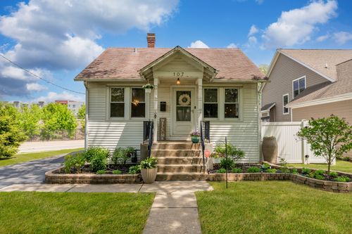 107 S Burton Pl, Arlington Heights, IL, 60005-2059 | Card Image