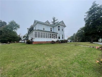 401 E Harrison Street, House other with 5 bedrooms, 2 bathrooms and null parking in Reidsville NC | Image 3