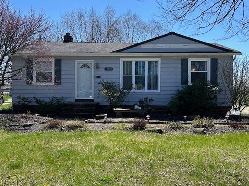 11821 Ronald Dr, Parma, OH, 44130-7228 | Card Image