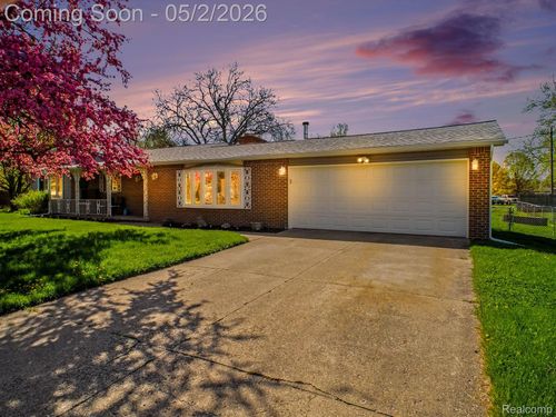 4488 Thorntree Dr, Burton, MI, 48509-1225 | Card Image