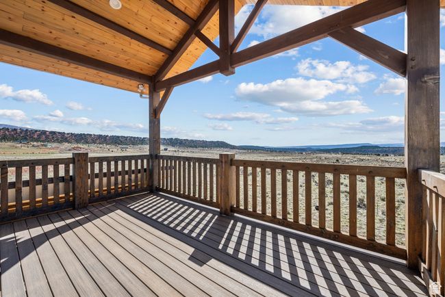 deck on s side of home | Image 56