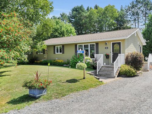 31 Park St, Sundridge, ON, P0A1Z0 | Card Image