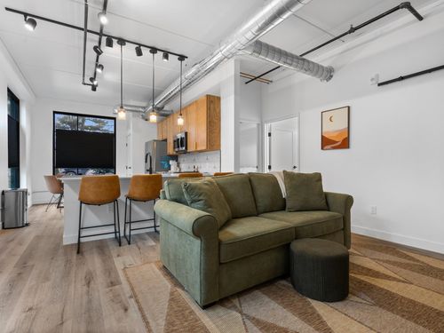 1825 E 8th St, Traverse City, MI, 49686-3681 | Card Image