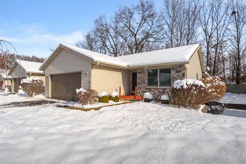 84-5823 Wood Valley Rd, Kalamazoo, MI, 49009-8223 | Card Image