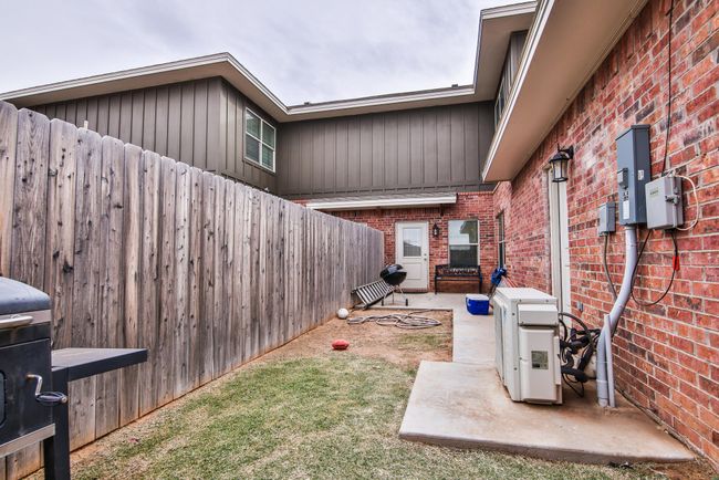 6906 20 Th St, Townhouse with 3 bedrooms, 2 bathrooms and null parking in Lubbock TX | Image 14