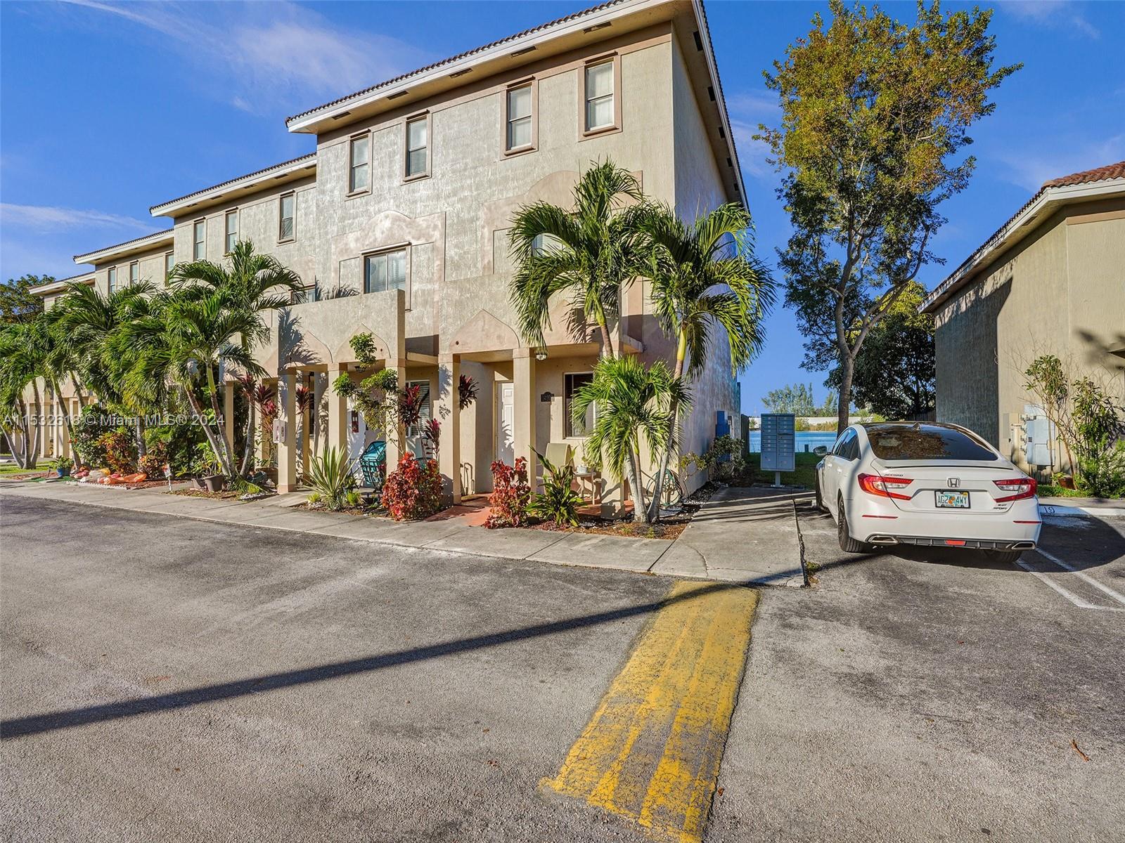 14202 14202 Nw 17th Ave, For Sale in OpaLocka Zoocasa