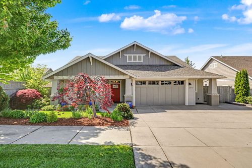 3974 Calle Vista Dr, Medford, OR, 97504-9483 | Card Image