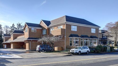 apt-204-123 S Hemlock St, Cannon Beach, OR, 97110-2076 | Card Image