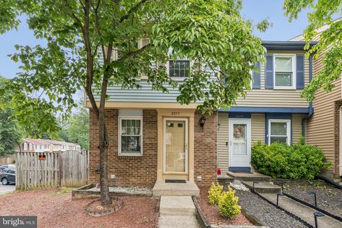 8277 Crestmont Cir, SPRINGFIELD, VA, 22153-3826 | Card Image