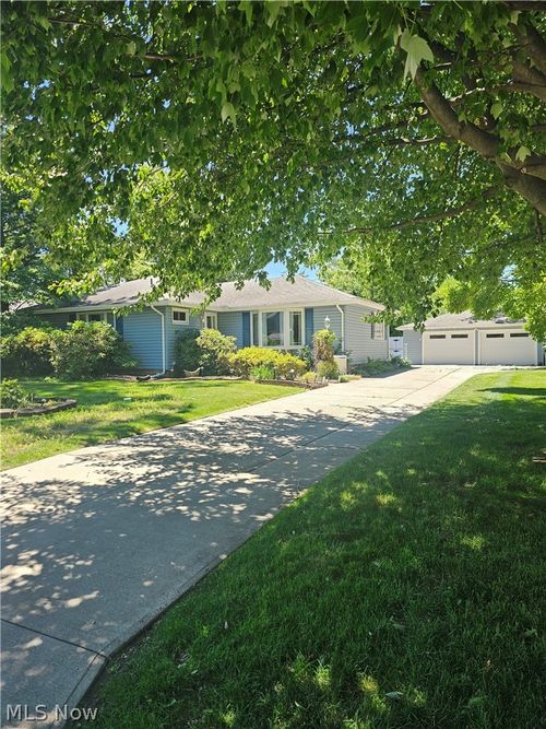 242 Sunset Rd, Avon Lake, OH, 44012-1724 | Card Image