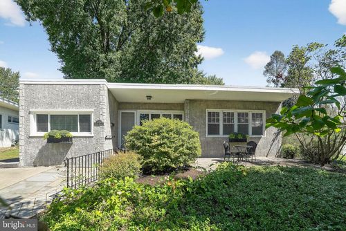 8005 Lare St, PHILADELPHIA, PA, 19128-4022 | Card Image