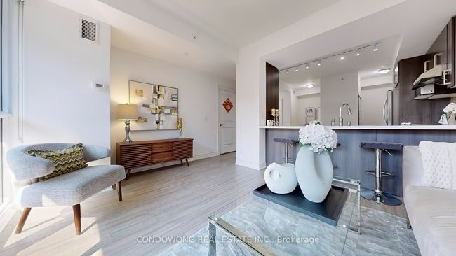 802 - 38 Cedarland Dr, Condo with 3 bedrooms, 2 bathrooms and 1 parking in Markham ON | Image 5