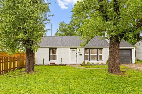 228 W Pocahontas Ln, Kansas City, MO, 64114-3025 | Card Image