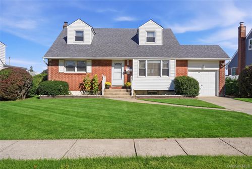 217 N Rutherford Avenue, Oyster Bay, NY, 11758 | Card Image