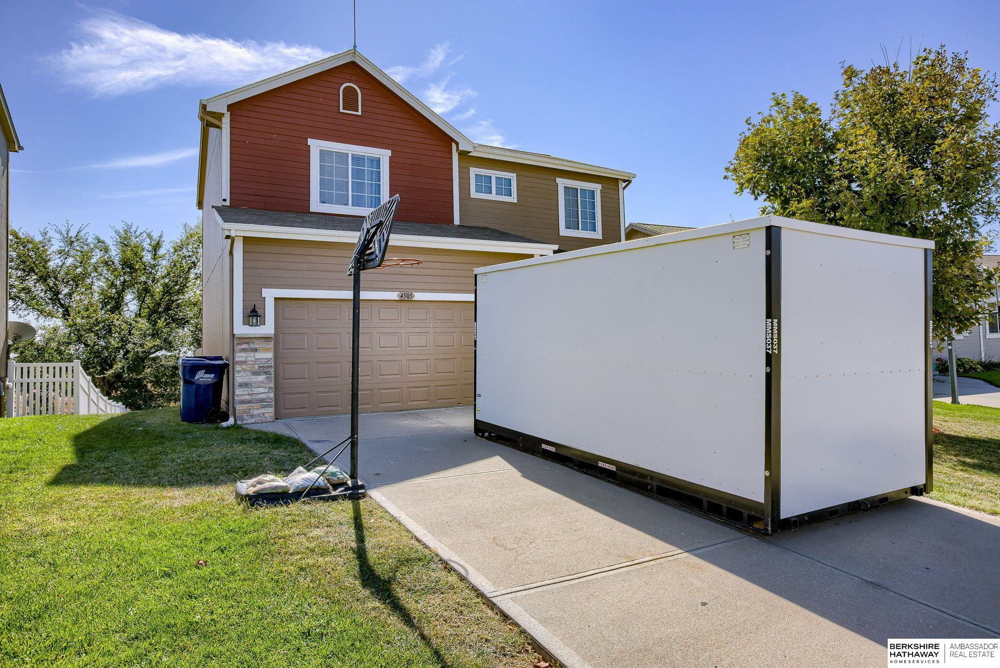 Waterford Ave, Papillion, NE 68133