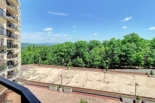 apt-5gw-2 Claridge Dr, Verona, NJ, 07044-5024 | Card Image
