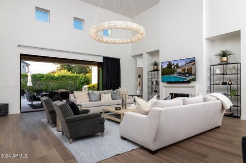 10 W Frier Dr, Phoenix, AZ, 85021-7230 | Card Image