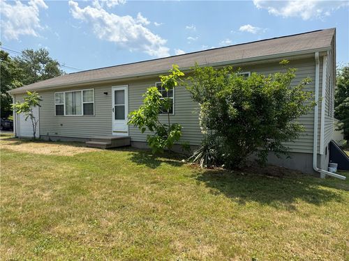 16 Brenden St, Westerly, RI, 02891-1602 | Card Image