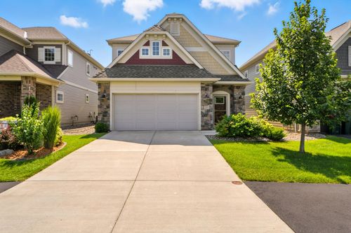 2302 Hillcrest Dr, Hudson, WI, 54016-4602 | Card Image