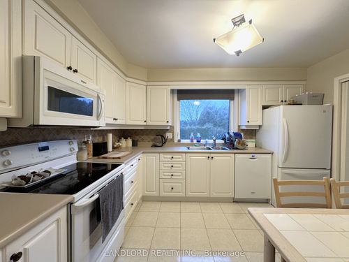 2294 Wyandotte Dr, Oakville, ON, L6L2T6 | Card Image