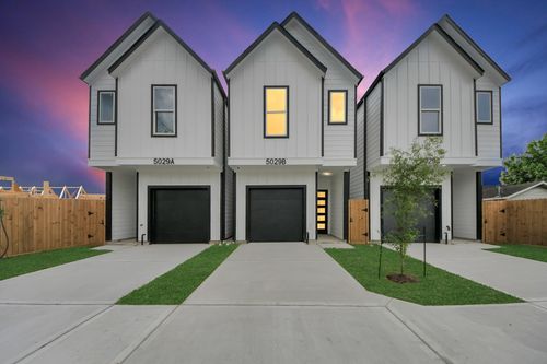 b-5029 Broom St, Houston, TX, 77091-5111 | Card Image