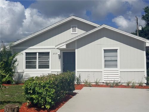 2315 86th Dr, Vero Beach, FL, 32966-5157 | Card Image