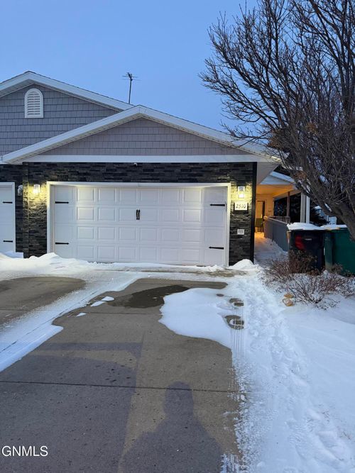 2510 Hoover Ave, Bismarck, ND, 58501-2242 | Card Image