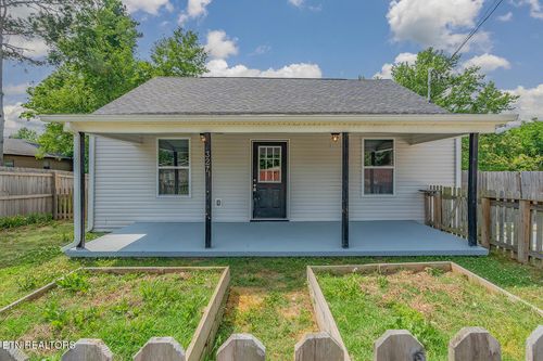 327 Rose St, Clinton, TN, 37716-4107 | Card Image