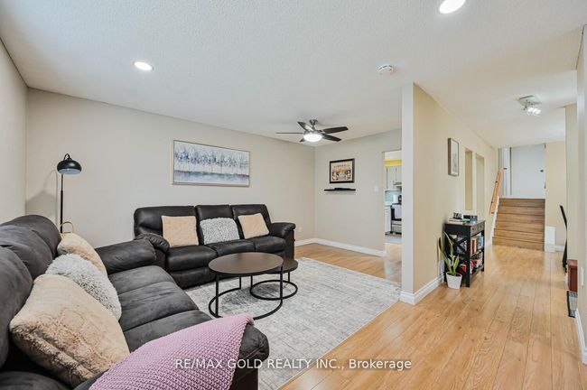 10 Cupola Crt, House attached with 4 bedrooms, 2 bathrooms and 4 parking in Brampton ON | Image 8