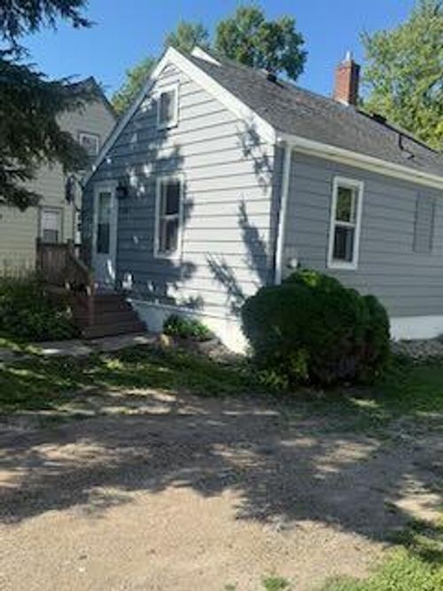 616 Ann St, Willmar, MN, 56201-4340 | Card Image