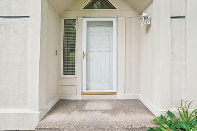 Come inside to this beautiful condo. | Image 2