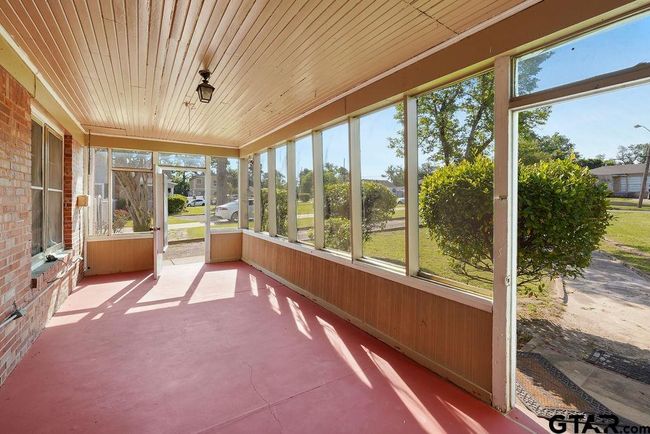 1405 Mockingbird Ln, House other with 4 bedrooms, 2 bathrooms and null parking in Tyler TX | Image 4