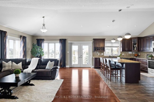 10 Brolley Cres, House other with 4 bedrooms, 4 bathrooms and 10 parking in Thornton ON | Image 6