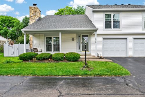 2070 Foxknoll Dr, Washingtn Twp, OH, 45458-1946 | Card Image