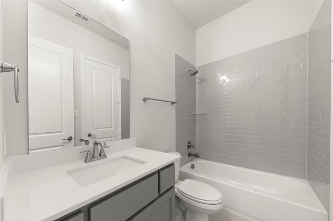07. 2228 Euclid - 3RD Bath | Image 19