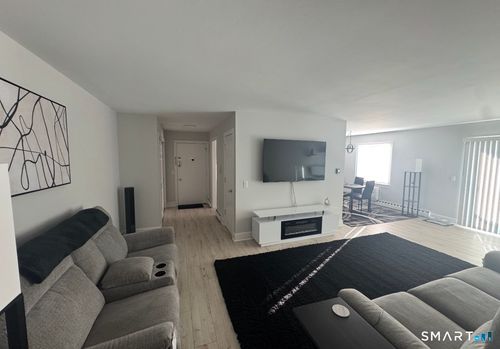 a6-136 Deer Hill Ave, Danbury, CT, 06810-2701 | Card Image