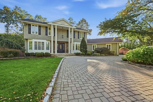 26 Astro Place, Huntington, NY, 11746 | Card Image